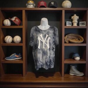 TAILGATE CLOTHING NY YANKEES SIZE M Tie-Dye LOGO Short Sleeve STRETCH T SHIRT